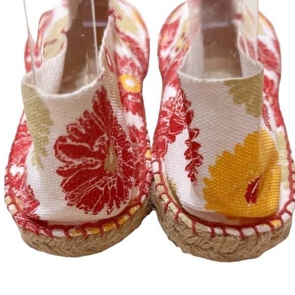 Rock Flower Paper Floral Flat Espadrilles Canvas Jute Beige, Red, & Yellow 7.5 - Picture 4 of 8